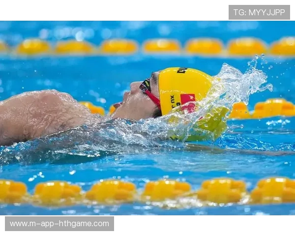 游泳仰泳转身炸裂：突破极限的瞬间，精彩绽放