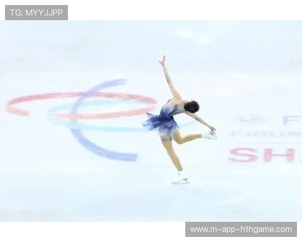 花样滑冰组合空中旋转超高难度，裁判直接满分