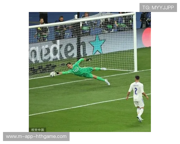 库尔图瓦侧扑化解对方必进球，力保皇马城门不失