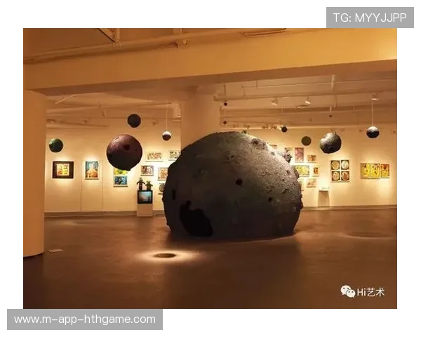 职业艺术策展灯光引导氛围：他是如何通过明暗对比叙事的